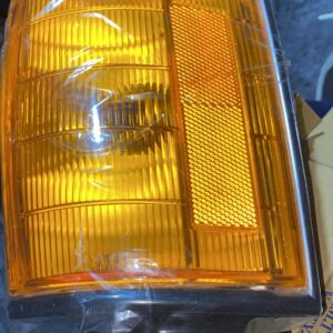 81620-89143 | FAROL ESQ HILUX 84-87 LH (NEGRO)