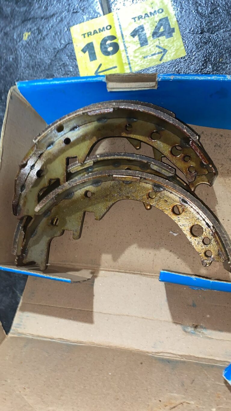 04495-26040 FBK | BANDAS TRAS MOD F HILUX 84